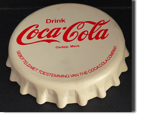 7855-1  € 2,00 coca cola opener in vorm van dop 8 cm.jpeg